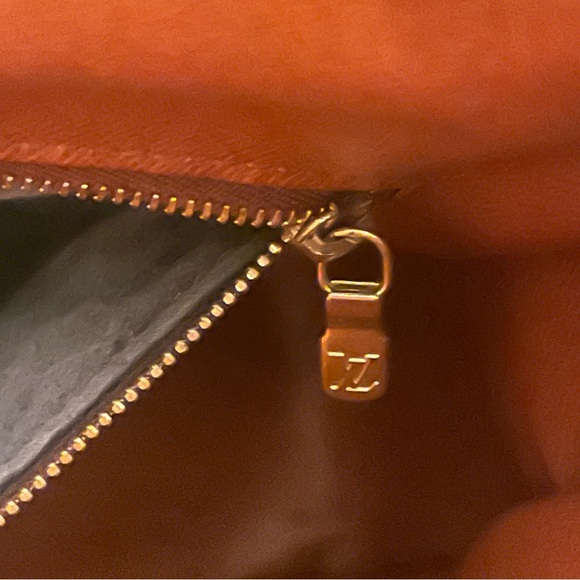 EUC Louis Vuitton Boulogne 35 - Picture 9 of 13